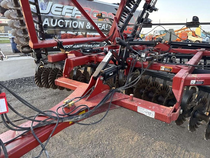 case-ih-330-image-6