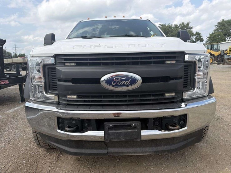 2019-ford-f550-xl-image-7