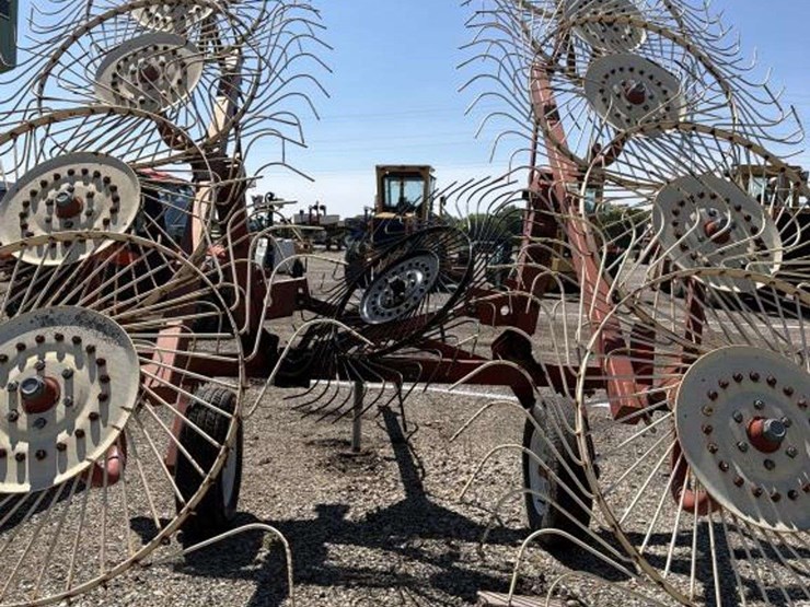 hesston-5010-image-4