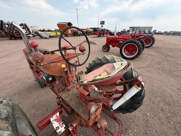 1948-ihc-farmall-h-tractor-image-21