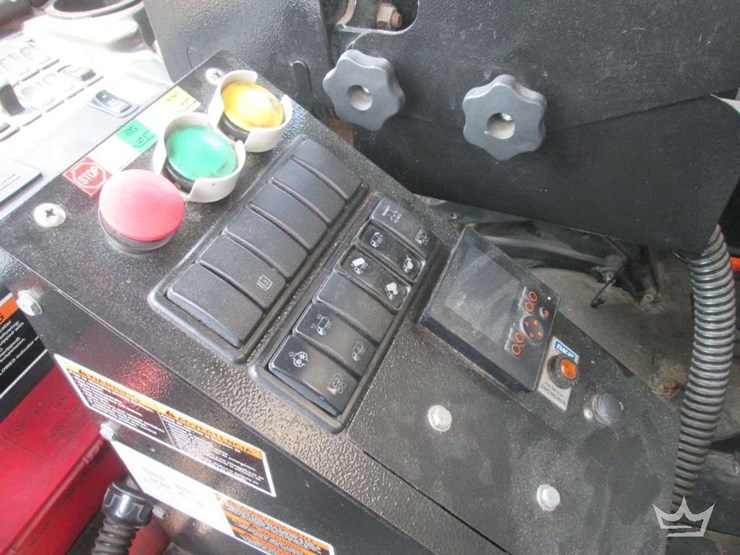 2015-freightliner-108sd-image-23