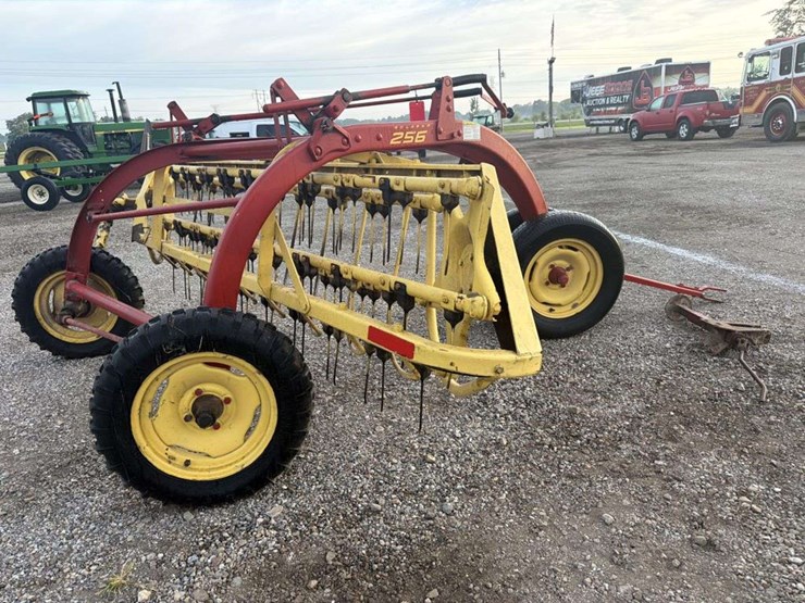 new-holland-256-image-4