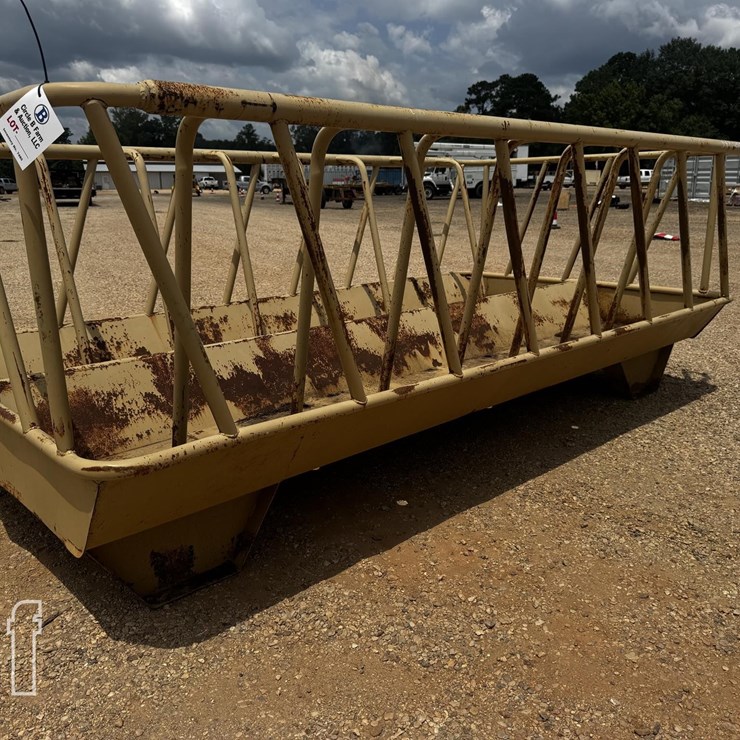 HAY / SILAGE FEEDER