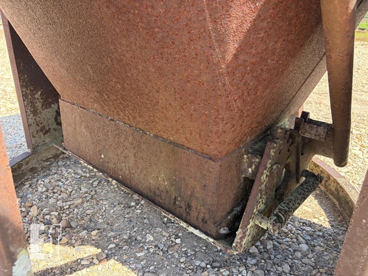 gar-bro-equipment-concrete-bucket-image-4
