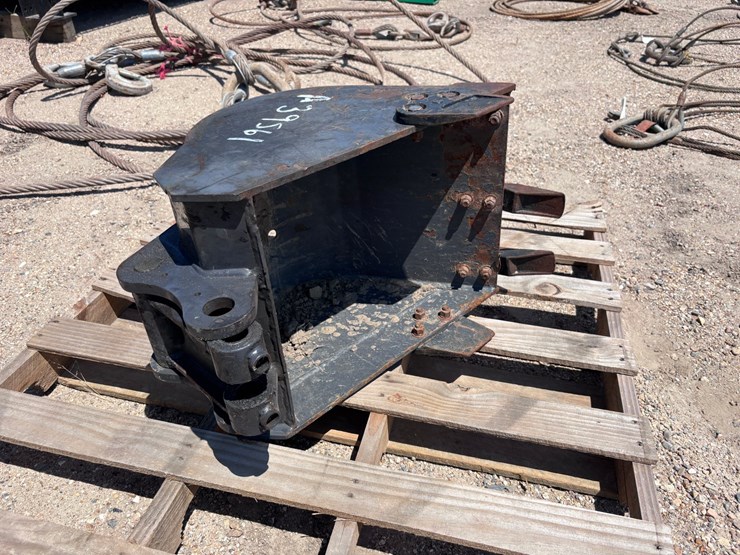 #3495-•-mini-excavator-15in-digging-bucket-image-1