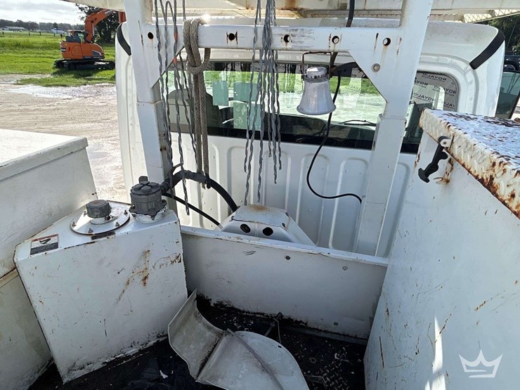 2014-freightliner-m2-106-image-25