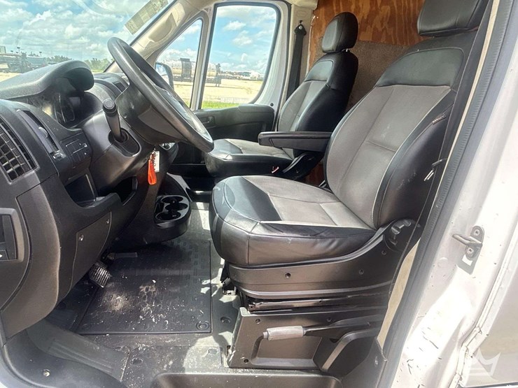 2016-ram-promaster-1500-image-16