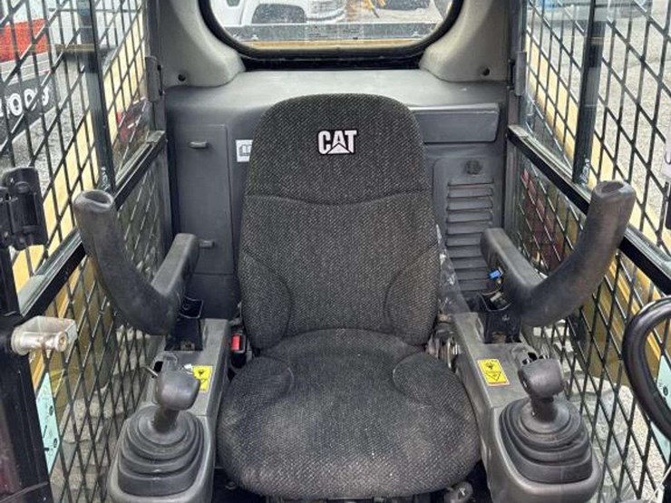 caterpillar-236d-image-19