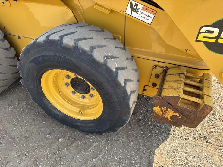 john-deere-250-image-8