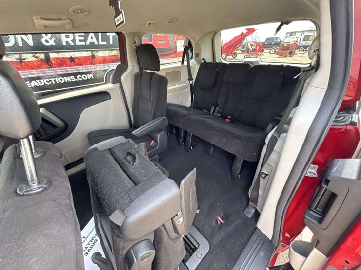 2012-dodge-grand-caravan-se-image-17