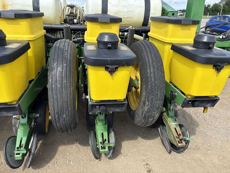 john-deere-7200-image-18