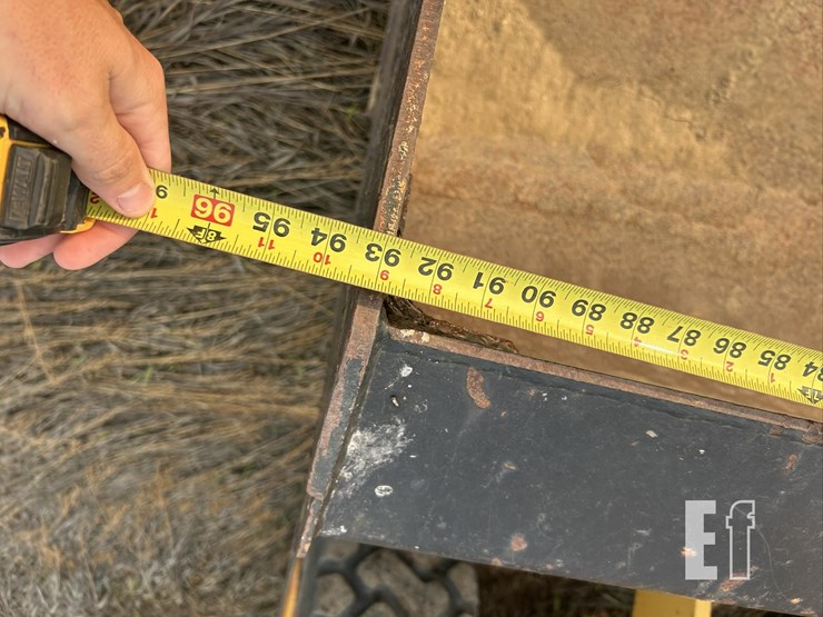 2015-caterpillar-910k-image-11