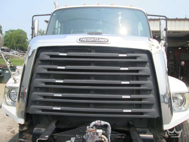 2015-freightliner-108sd-image-28