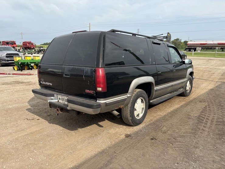 1999-gmc-suburban-image-4