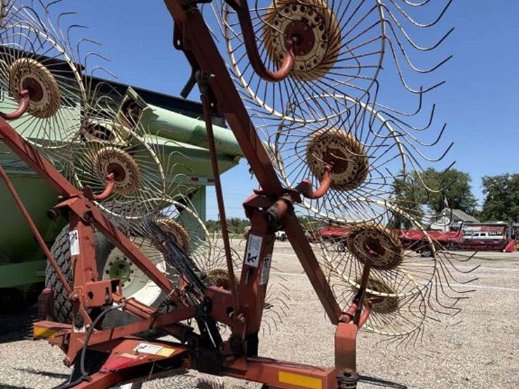 hesston-5010-image-2
