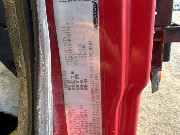 2003-freightliner-fl70-image-11