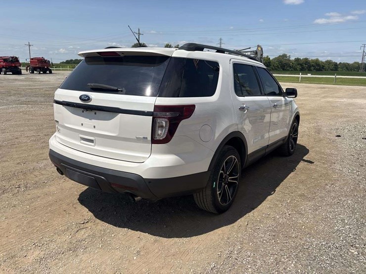 2014-ford-explorer-image-4