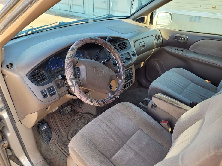 2003-toyota-sienna-image-16