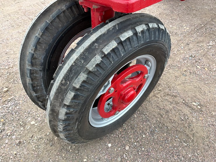 1955-farmall-300-tractor-image-11