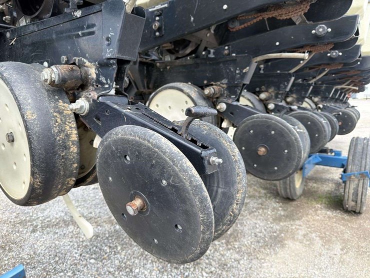 kinze-2600-image-29