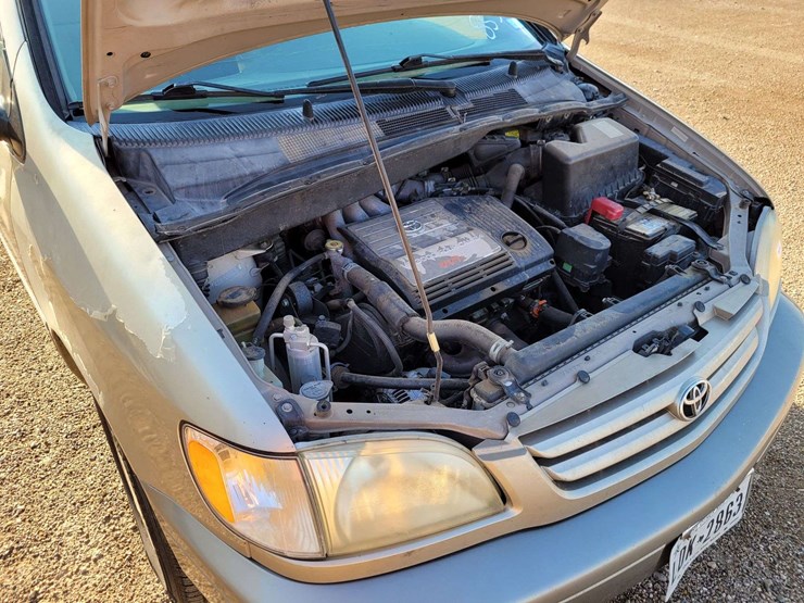 2003-toyota-sienna-image-23