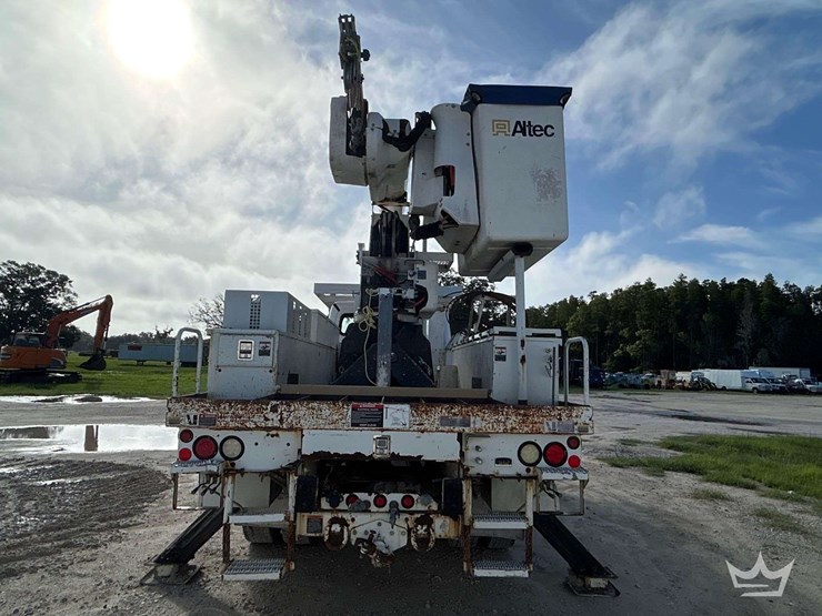 2014-freightliner-m2-106-image-46