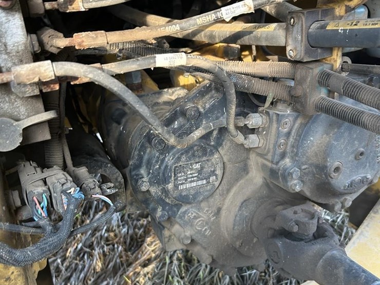 2015-caterpillar-910k-image-49