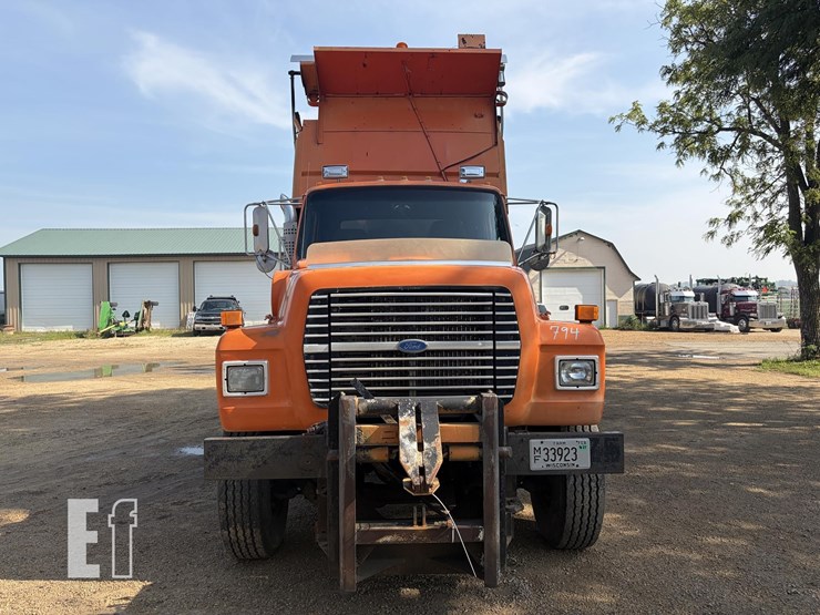 1996-ford-lt9000-image-8