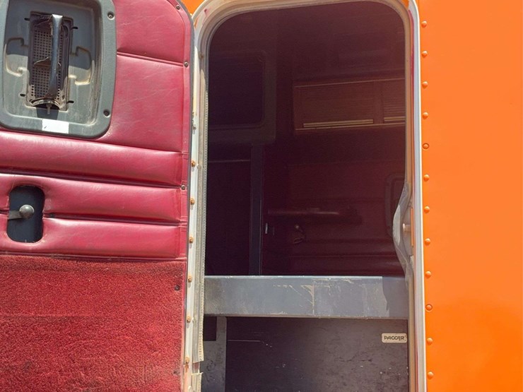 1998-peterbilt-379-image-56