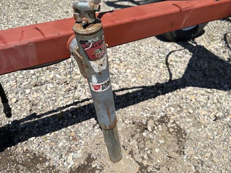 hesston-5010-image-11