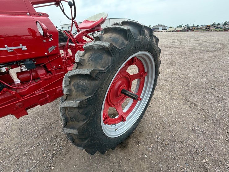 1955-farmall-300-tractor-image-16