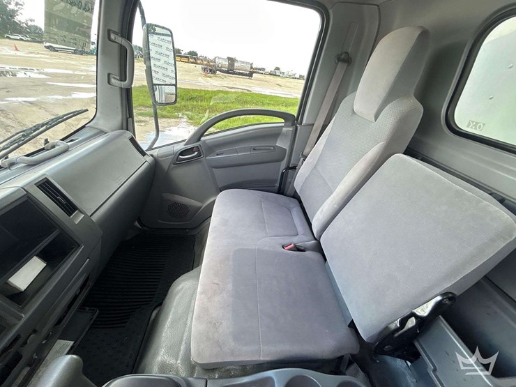 2019-isuzu-nrr-image-21