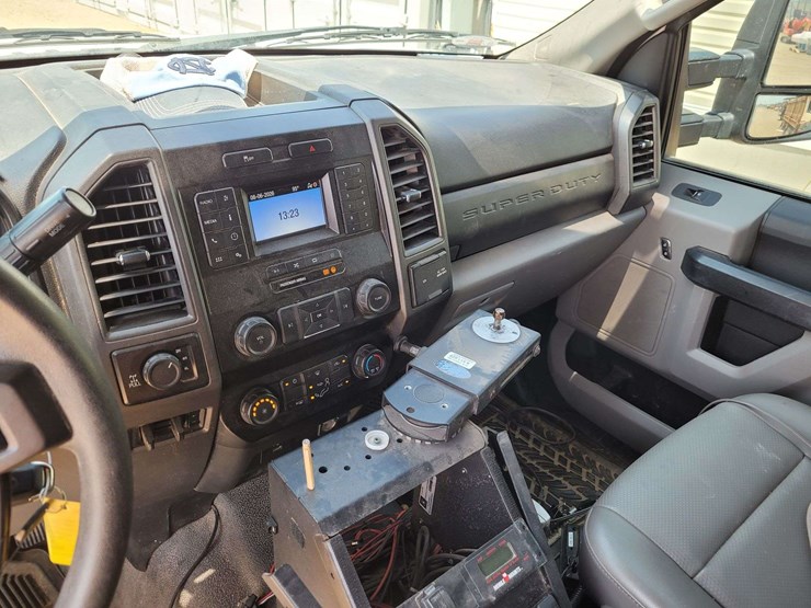 2020-ford-f350-image-15