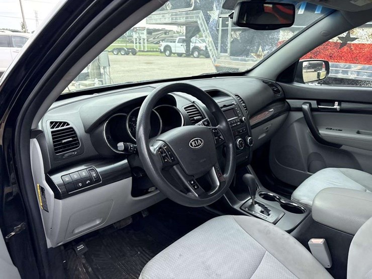 2011-kia-sorento-image-14