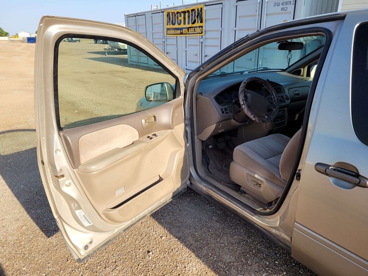 2003-toyota-sienna-image-14
