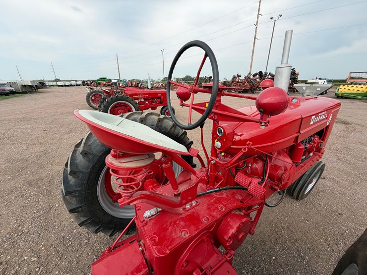 1952-farmall-super-m-tractor-image-25