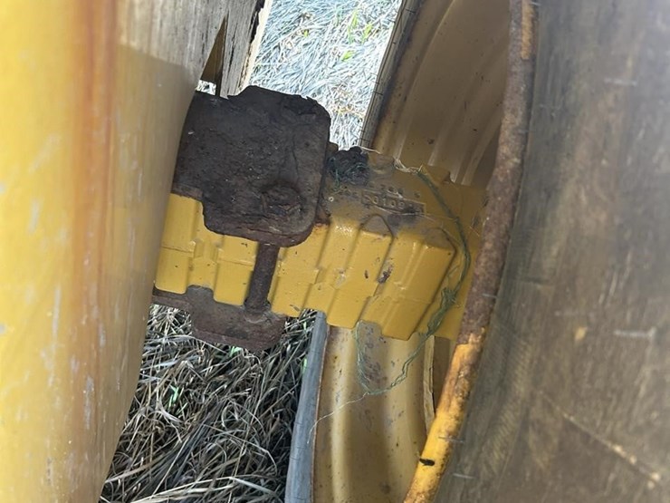 2015-caterpillar-910k-image-46