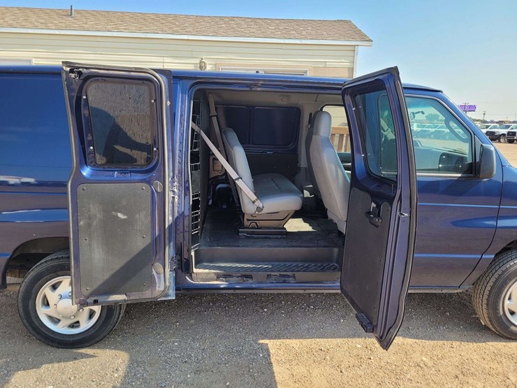 2013-ford-e150-image-8