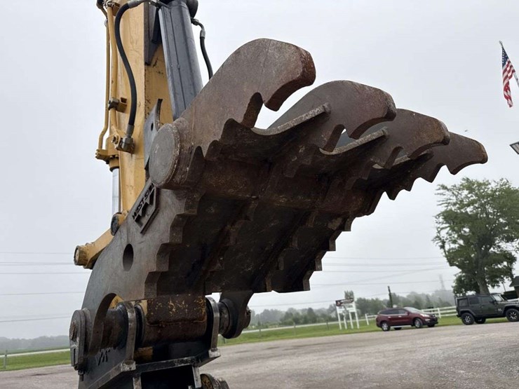 deere-200c-lc-image-9