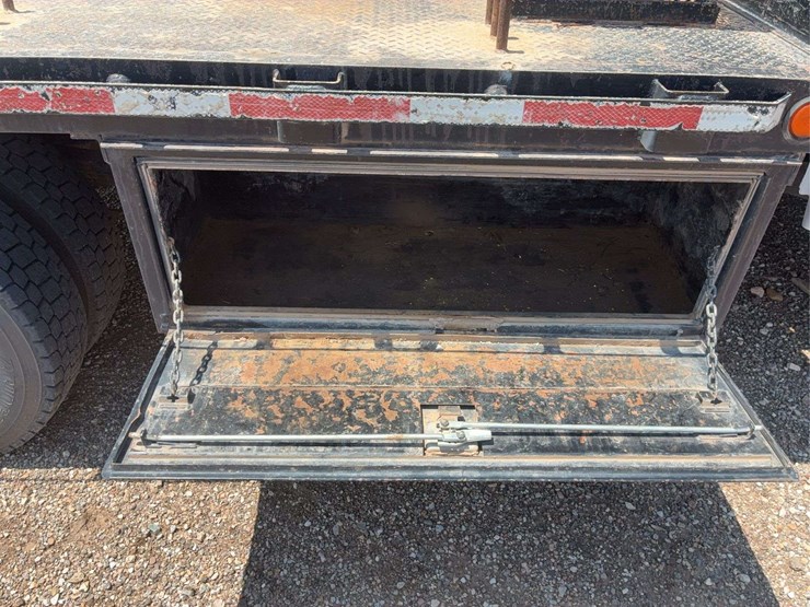 2017-ford-f550-image-27