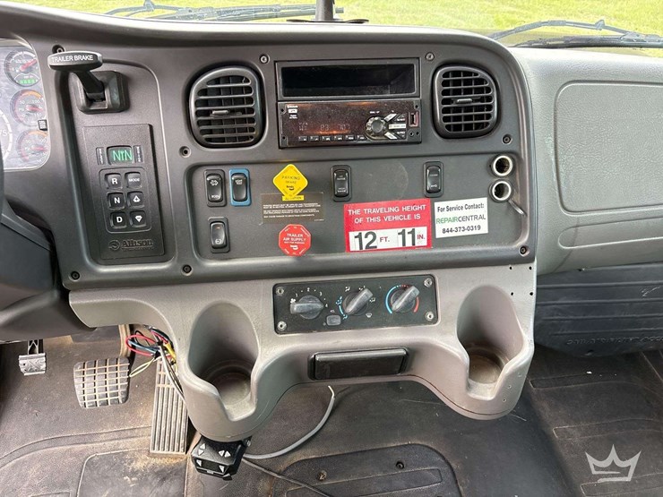2020-freightliner-m2-106-image-52
