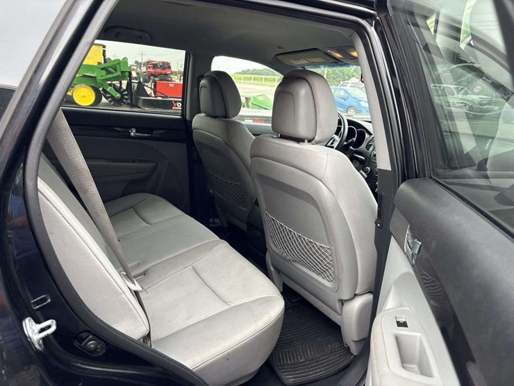 2011-kia-sorento-image-12