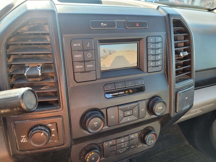 2017-ford-f150-image-16