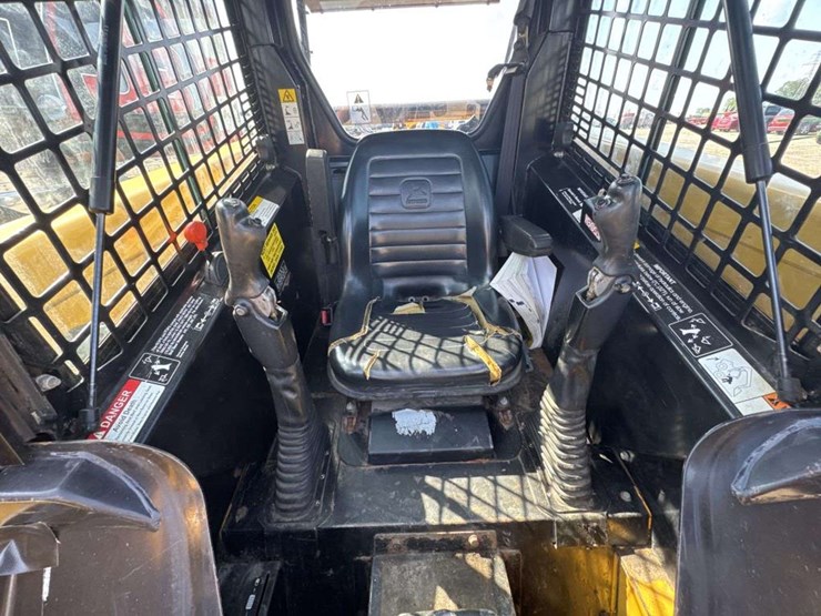 john-deere-250-image-14
