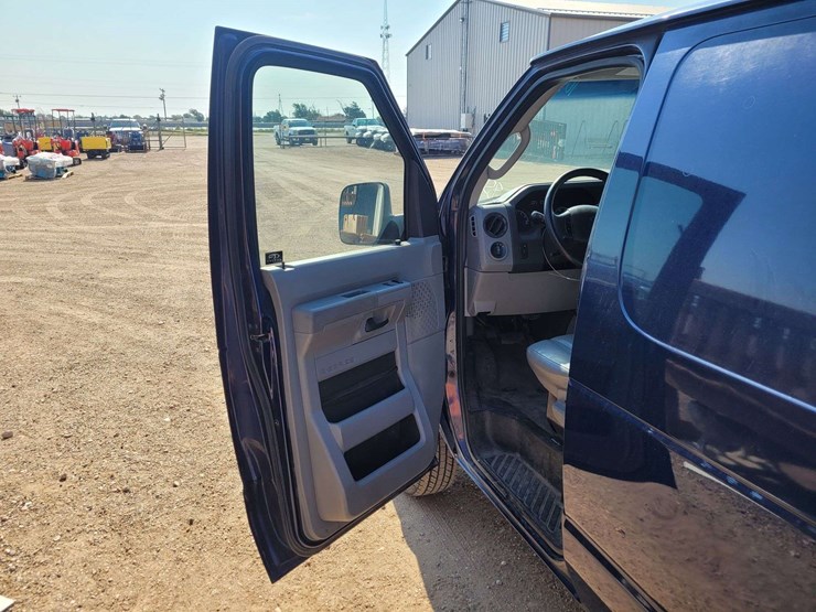 2013-ford-e150-image-14