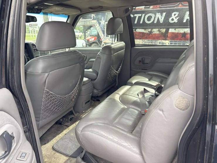 1999-gmc-suburban-image-12
