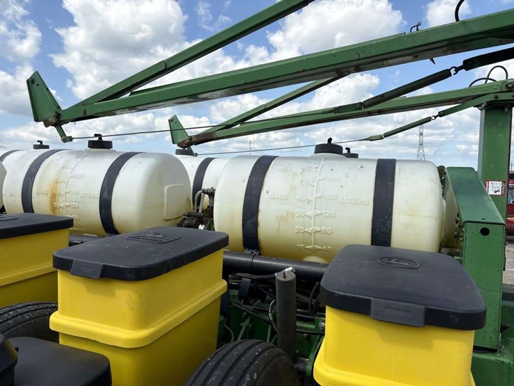 john-deere-7200-image-16