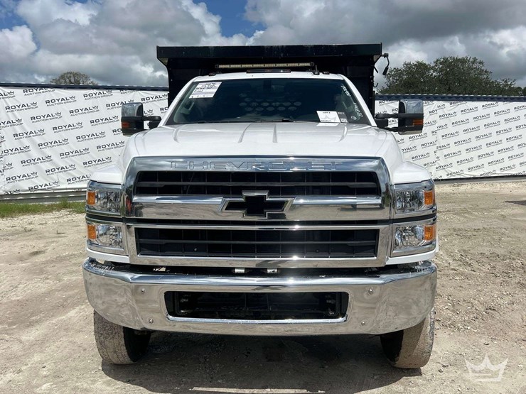 2024-chevrolet-silverado-6500hd-image-32