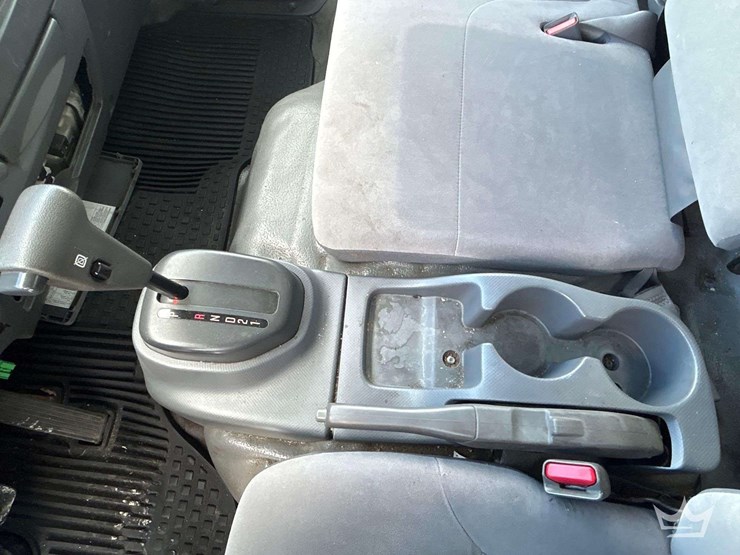 2019-isuzu-nrr-image-19