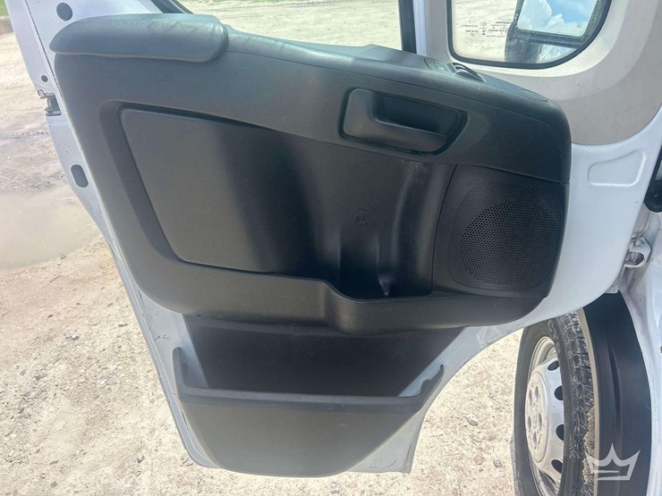 2016-ram-promaster-1500-image-15